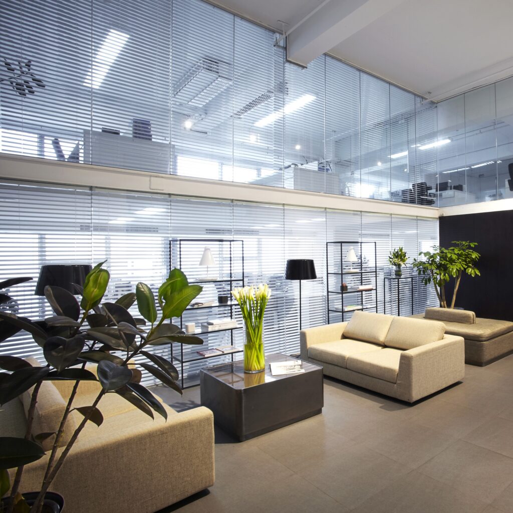 Flowers-and-plants-in-the-workplace